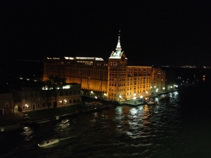 Blick auf das beleuchtete Venedig