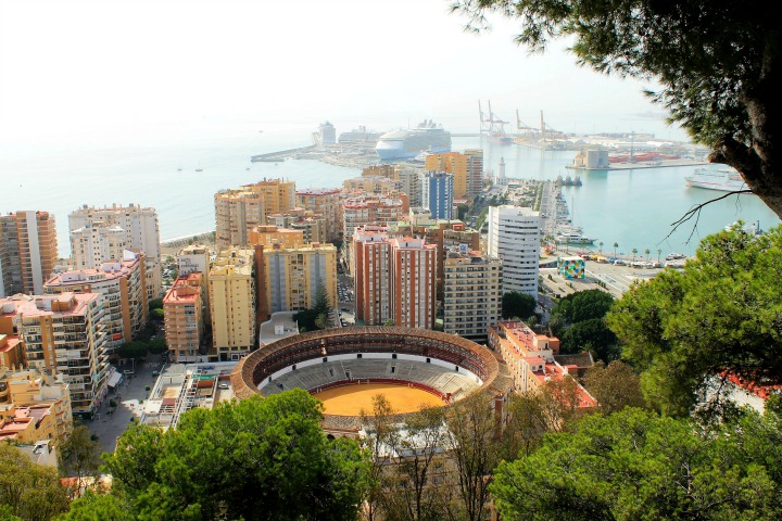 Aussicht auf den Hafen Málagas