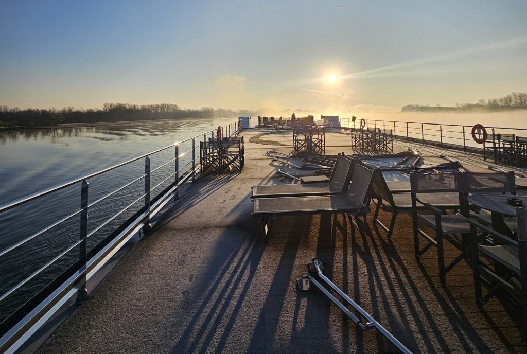 Sonnendeck der nickoVISION am Morgen