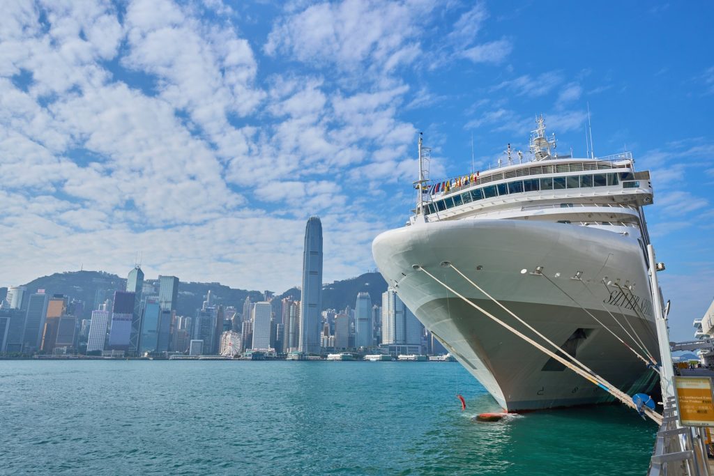 Kreuzfahrtschiff Silver Spirit im Hafen von Hongkong